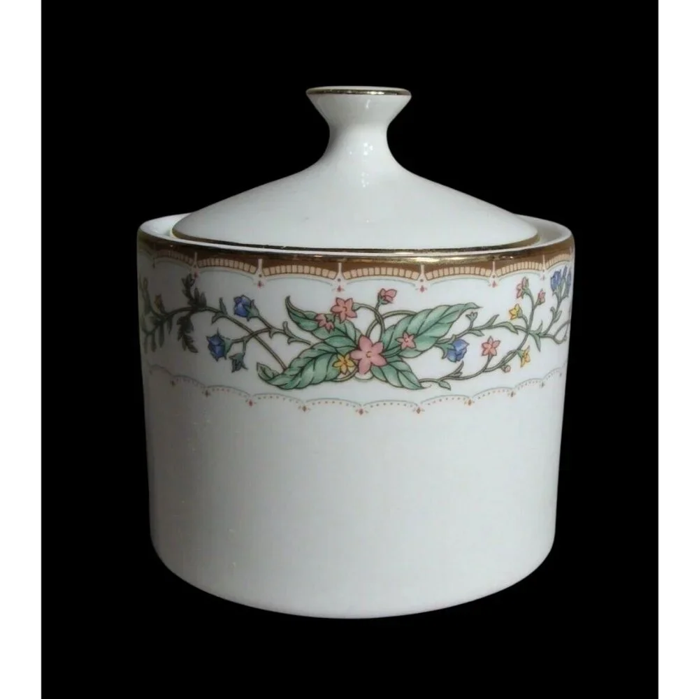 Farberware Wellesley 486 Sugar Bowl with Lid‎ & Creamer Set Fine China Vintage